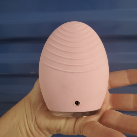 New FOREO LUNA 2 Personalised Facial Cleansing Brush & Anti-Ageing Device. - Picture 4 of 8